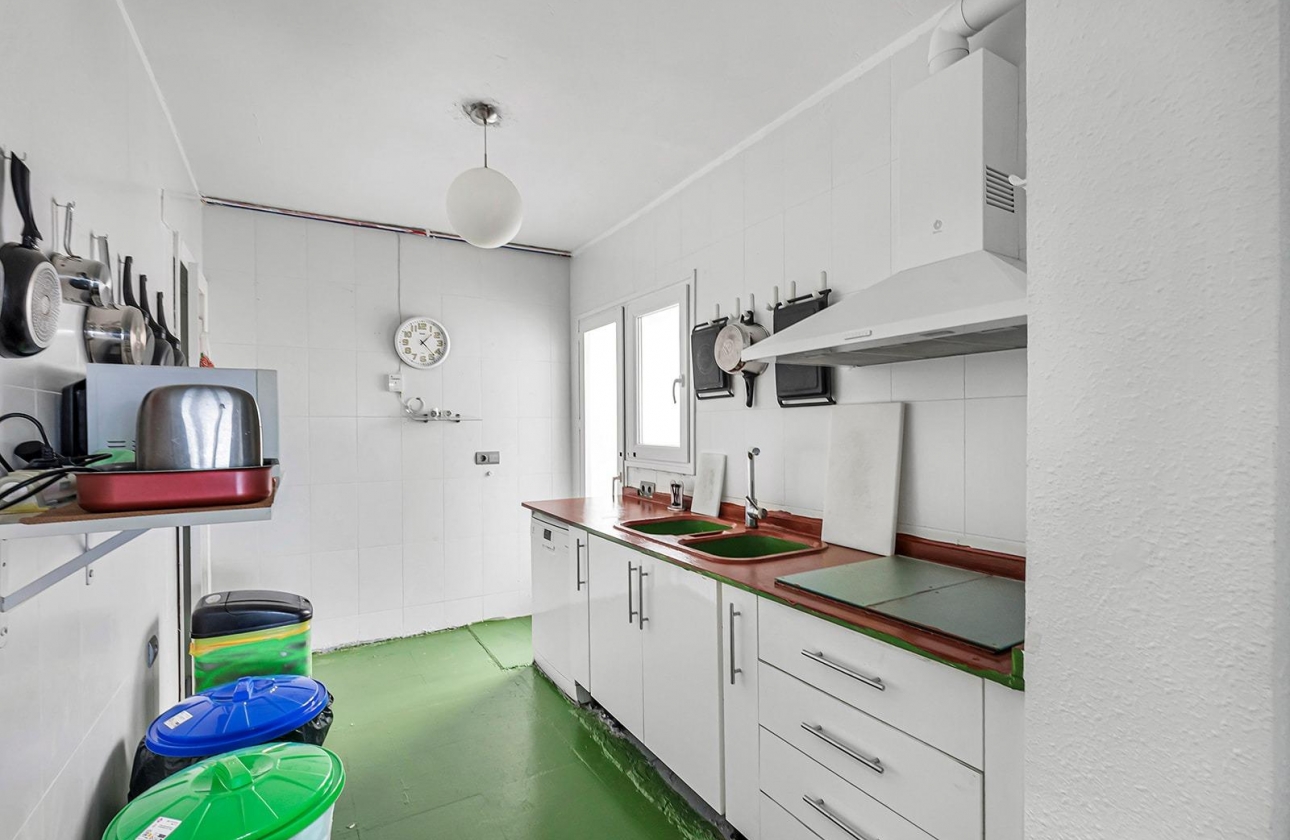 Resale - Apartment - Torrevieja - Acequion