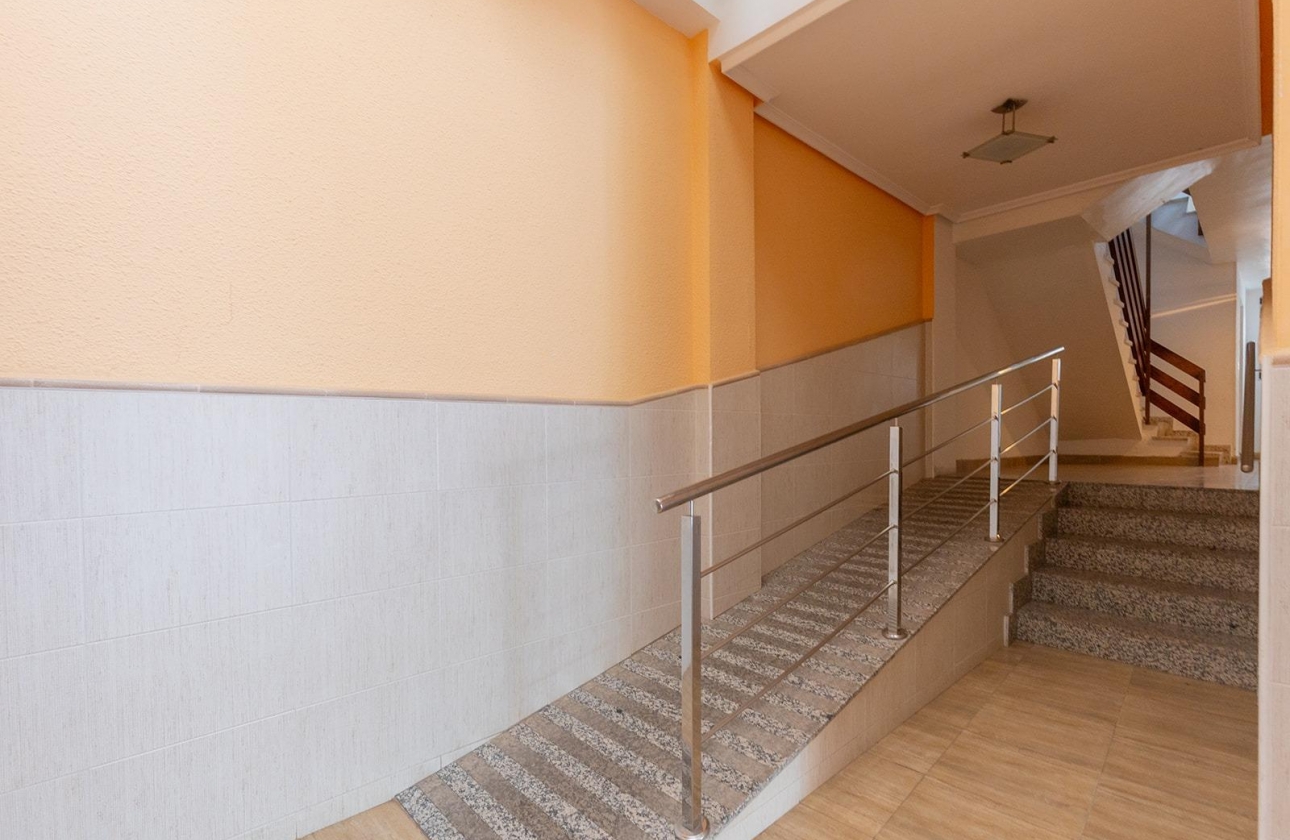 Resale - Apartment - Torrevieja - Acequion