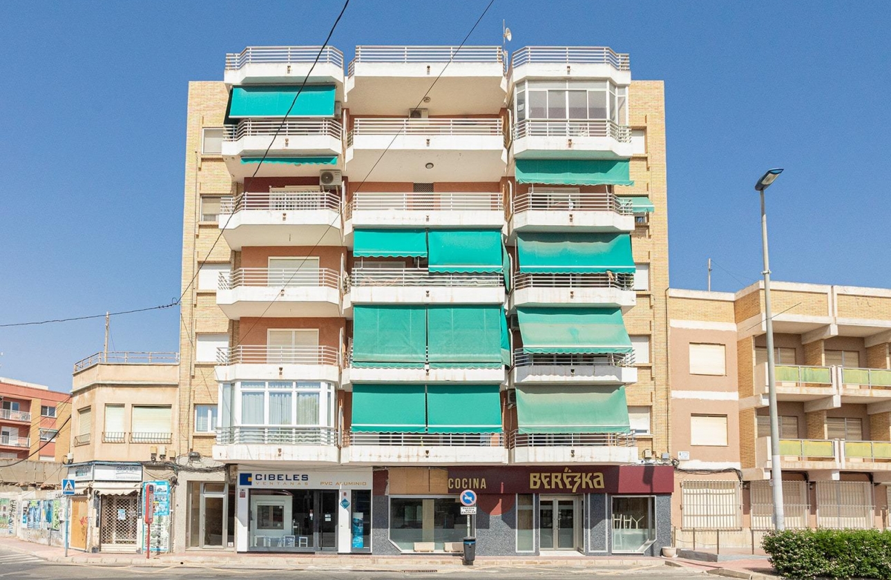 Resale - Apartment - Torrevieja - Acequion