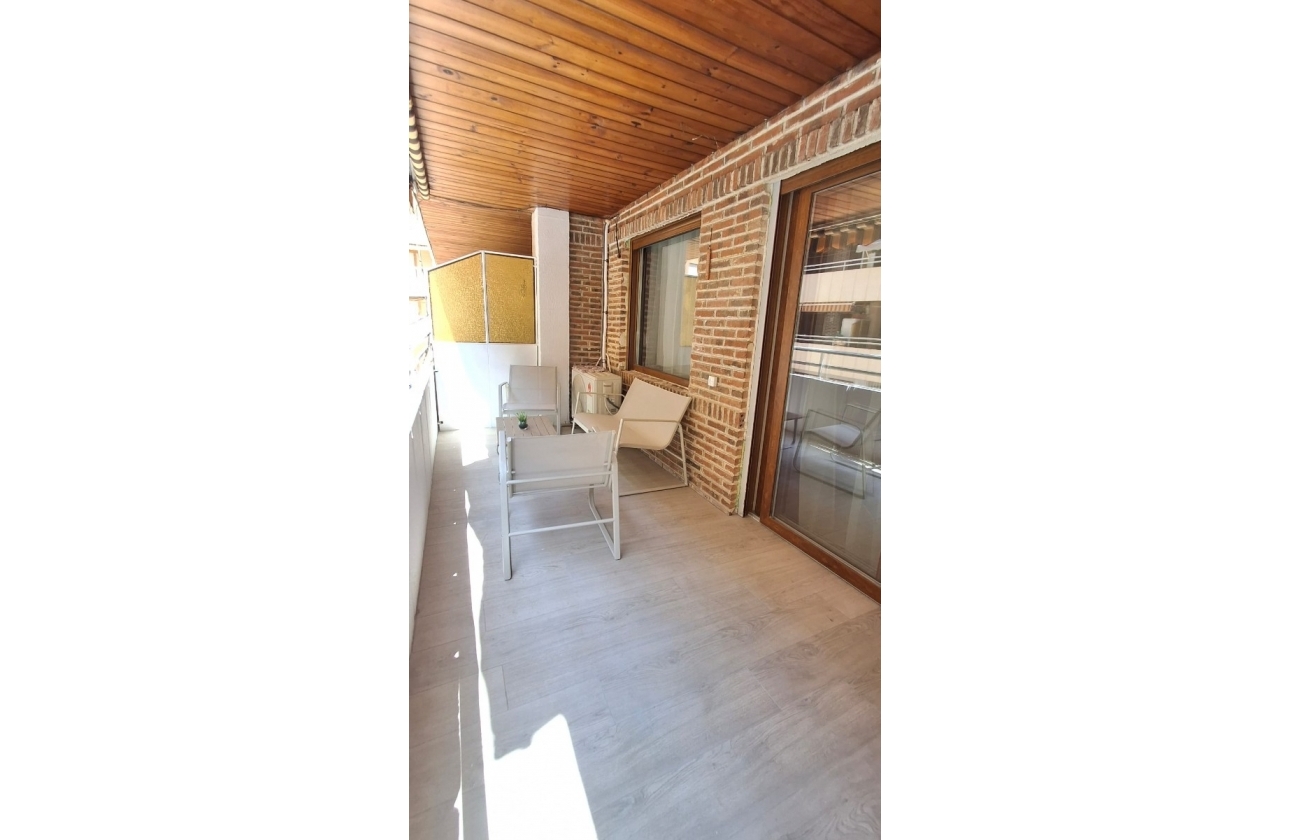 Resale - Apartment - Torrevieja - Playa Acequion