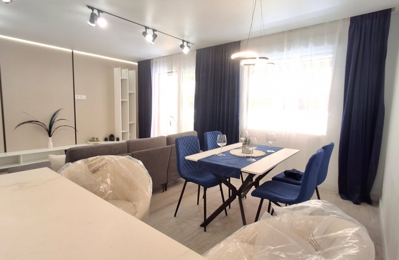 Resale - Apartment - Torrevieja - Playa Acequion