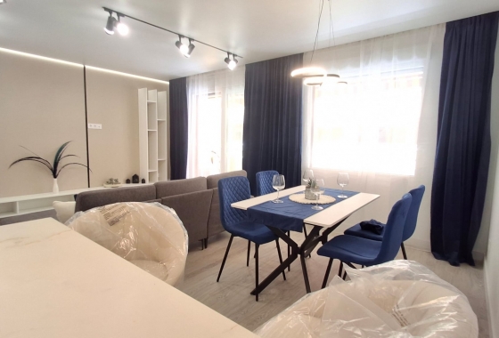 Resale - Apartment - Torrevieja - Playa Acequion