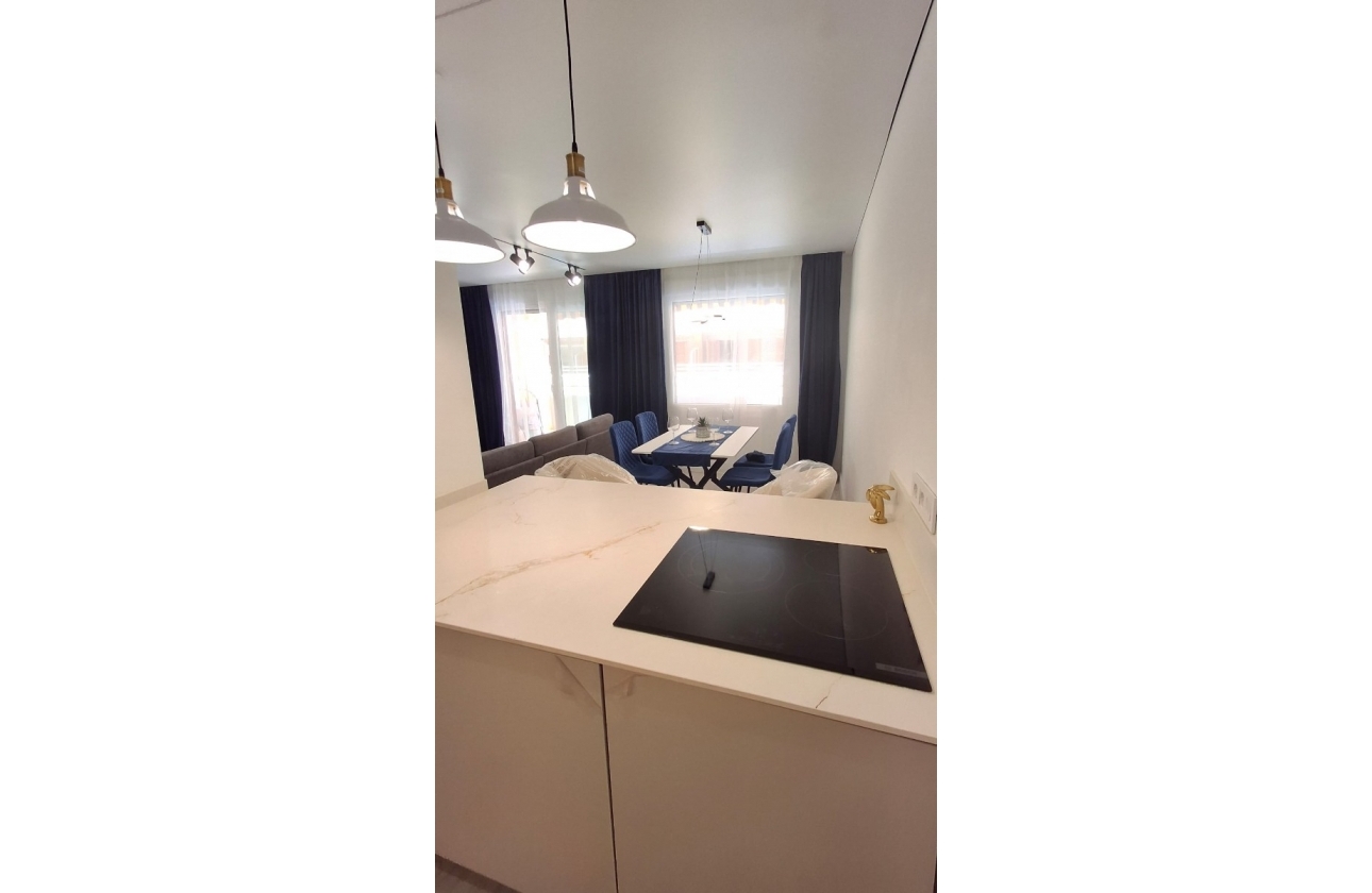 Resale - Apartment - Torrevieja - Playa Acequion