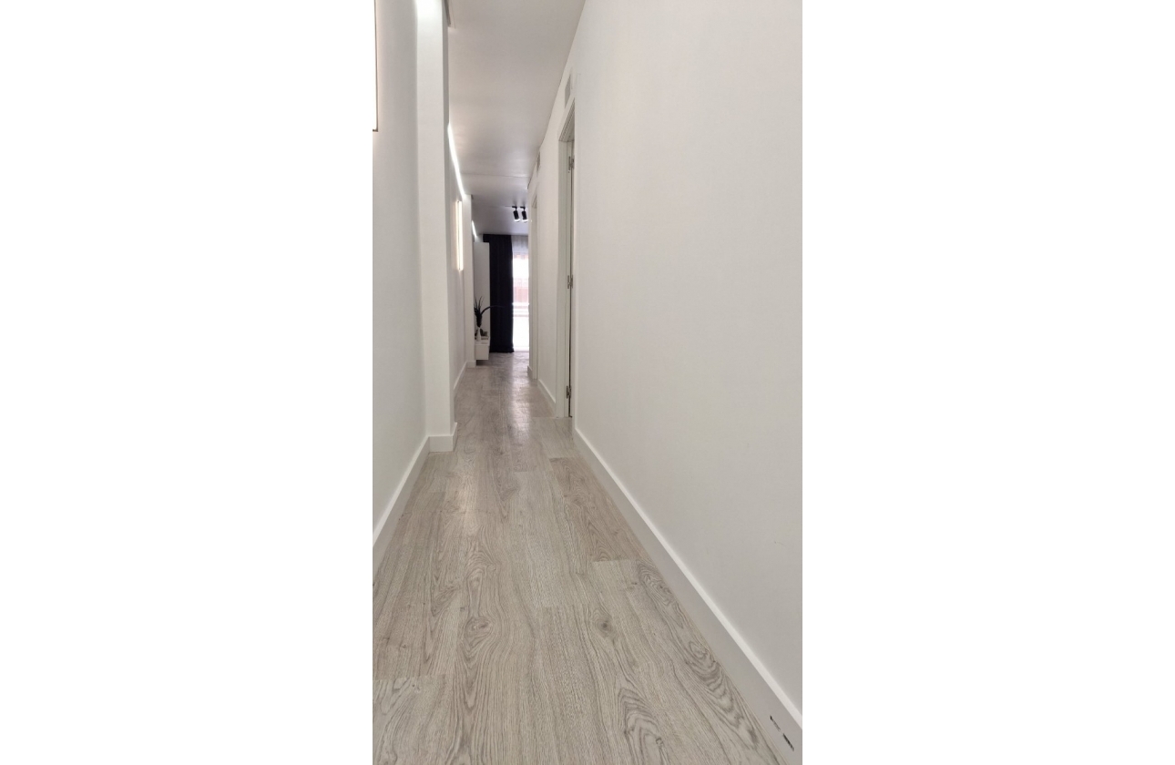 Resale - Apartment - Torrevieja - Playa Acequion
