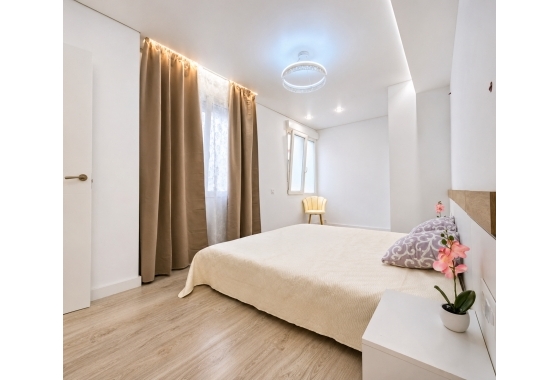 Resale - Apartment - Torrevieja - Playa Acequion