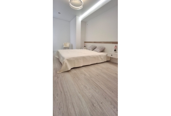 Resale - Apartment - Torrevieja - Playa Acequion