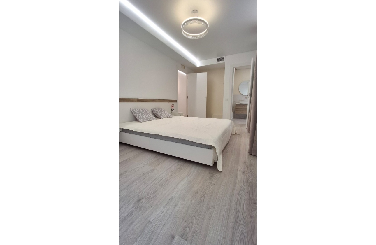 Resale - Apartment - Torrevieja - Playa Acequion