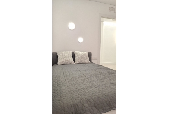 Resale - Apartment - Torrevieja - Playa Acequion