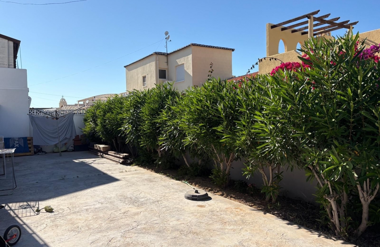 Resale - Villa - Torrevieja - La Siesta - El Salado -  Torreta