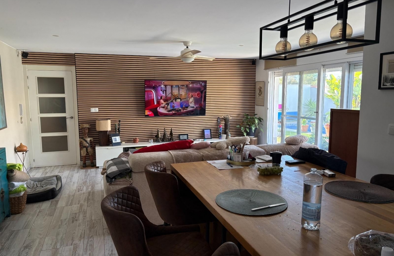 Resale - Villa - Torrevieja - La Siesta - El Salado -  Torreta