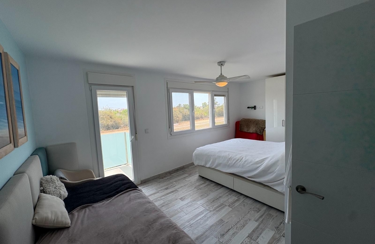Resale - Villa - Torrevieja - La Siesta - El Salado -  Torreta