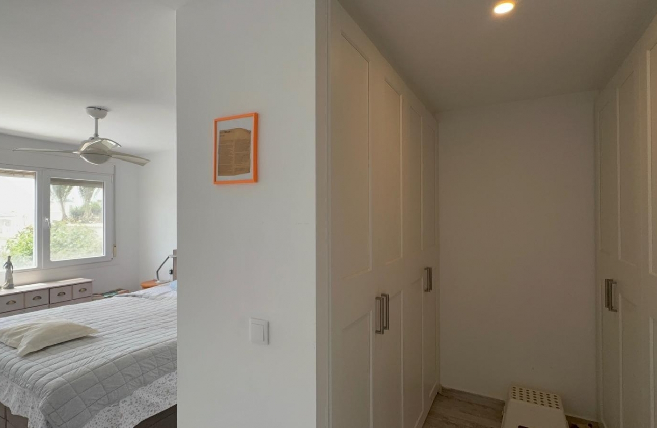 Resale - Villa - Torrevieja - La Siesta - El Salado -  Torreta