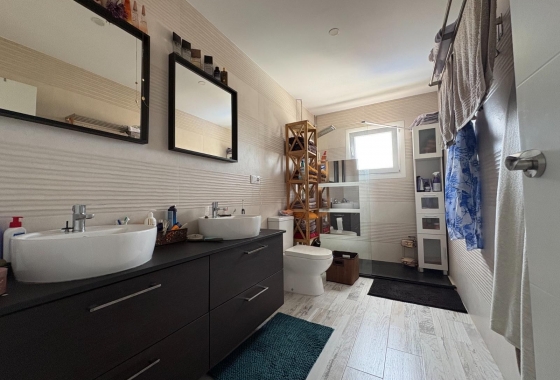 Resale - Villa - Torrevieja - La Siesta - El Salado -  Torreta