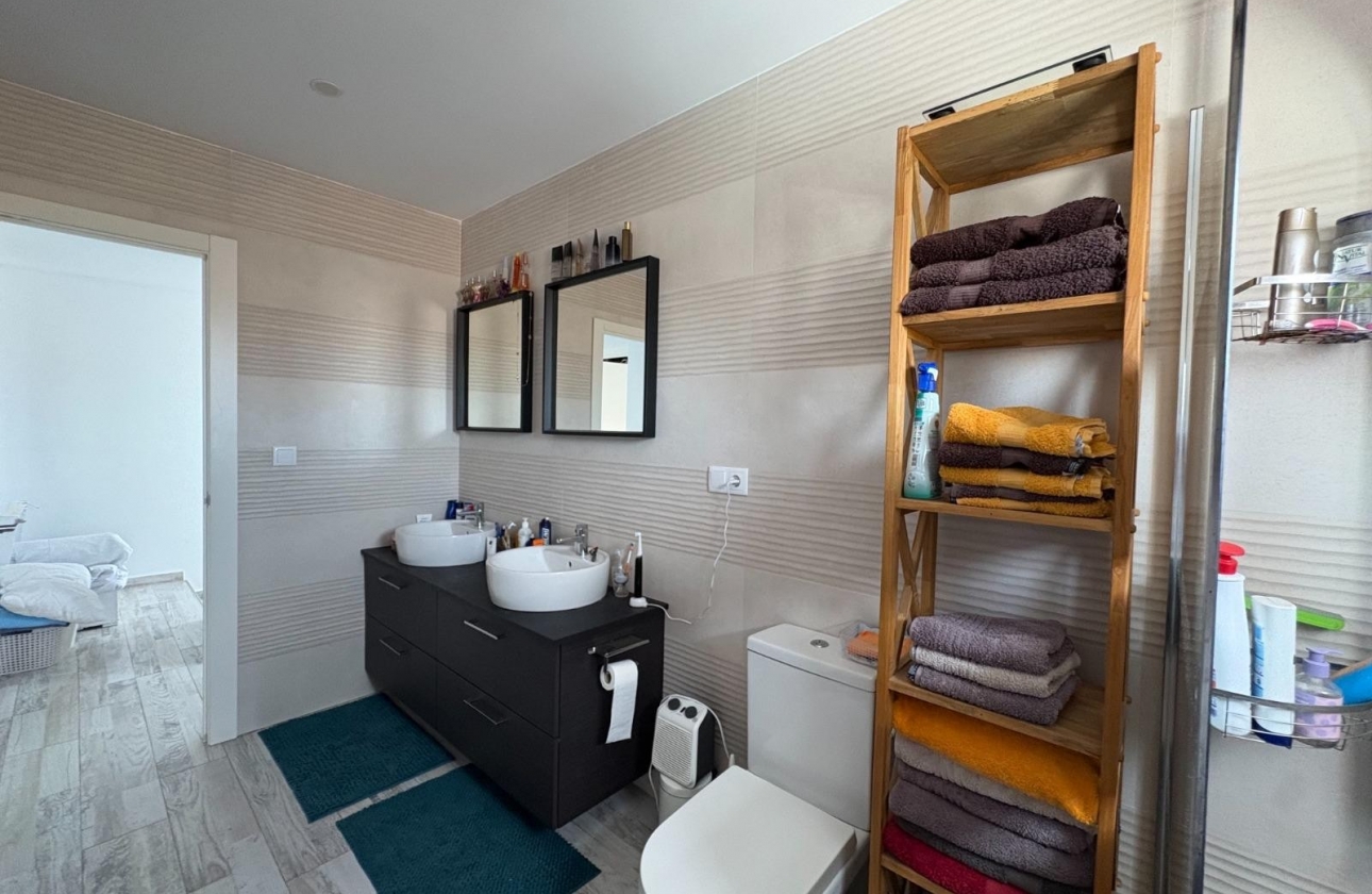 Resale - Villa - Torrevieja - La Siesta - El Salado -  Torreta