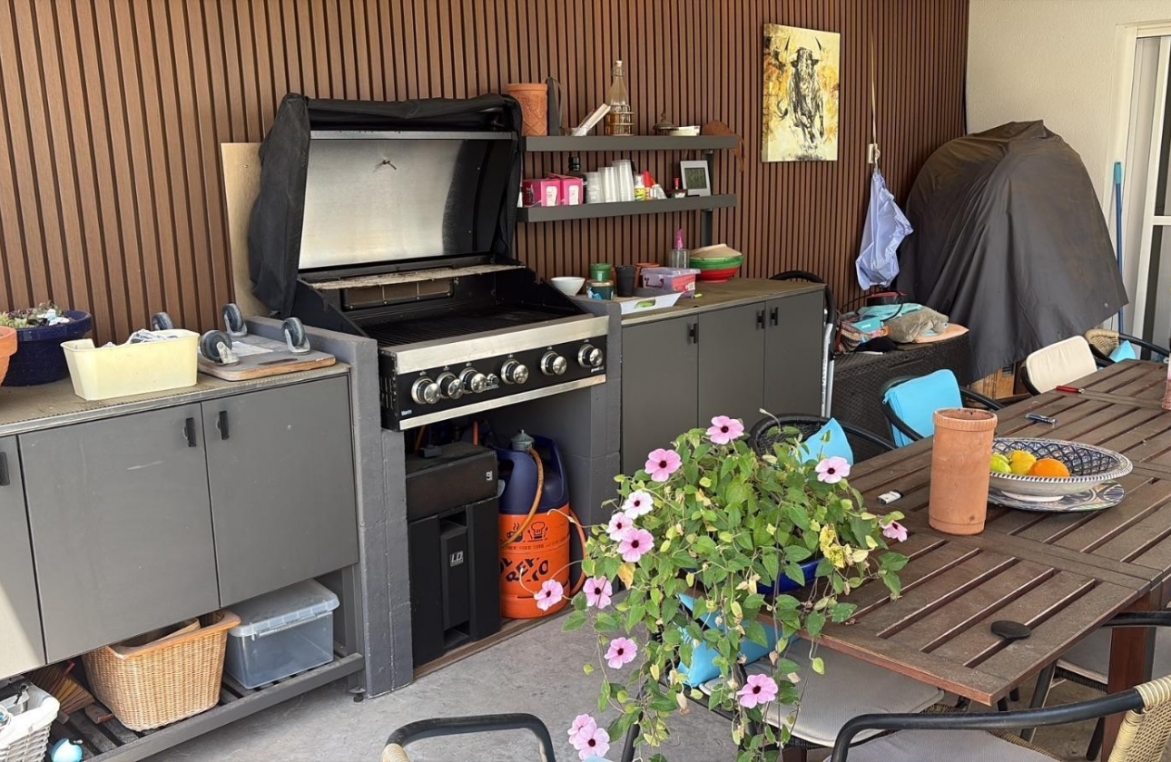 Resale - Villa - Torrevieja - La Siesta - El Salado -  Torreta