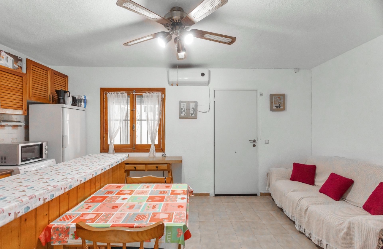 Resale - Bungalow - Torrevieja - Playa De Los Naufragos