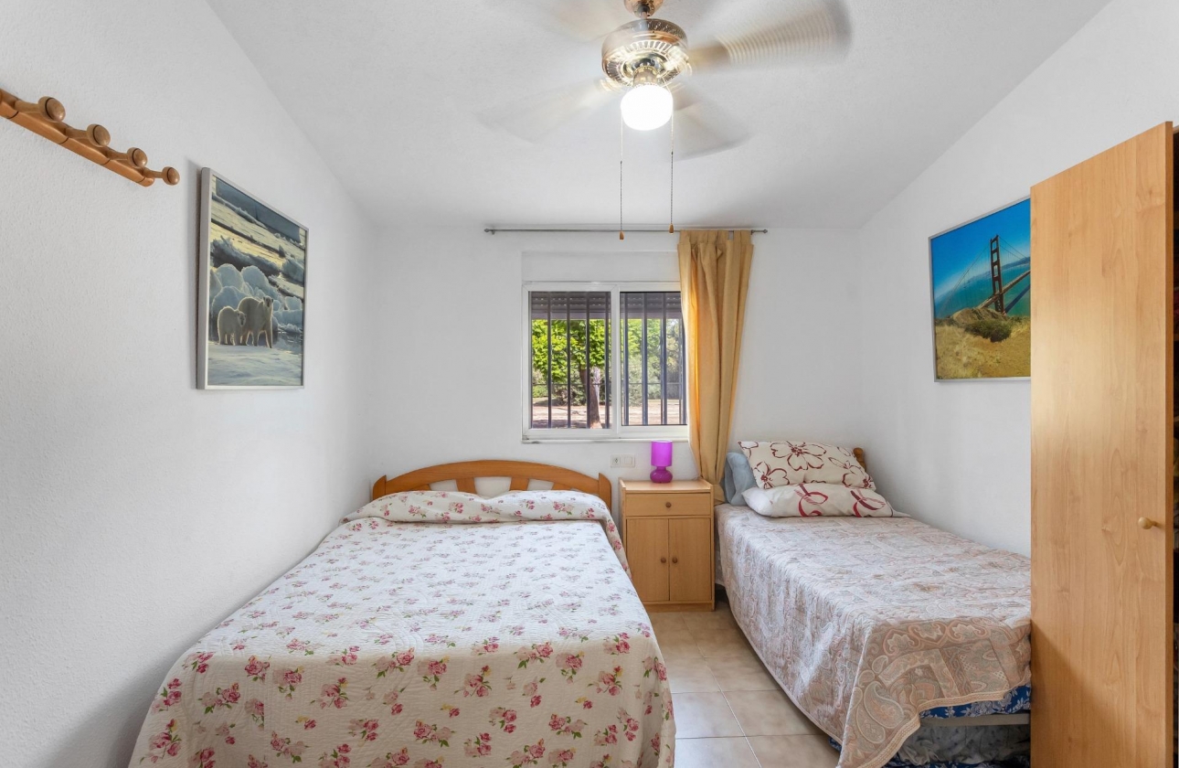 Resale - Bungalow - Torrevieja - Playa De Los Naufragos