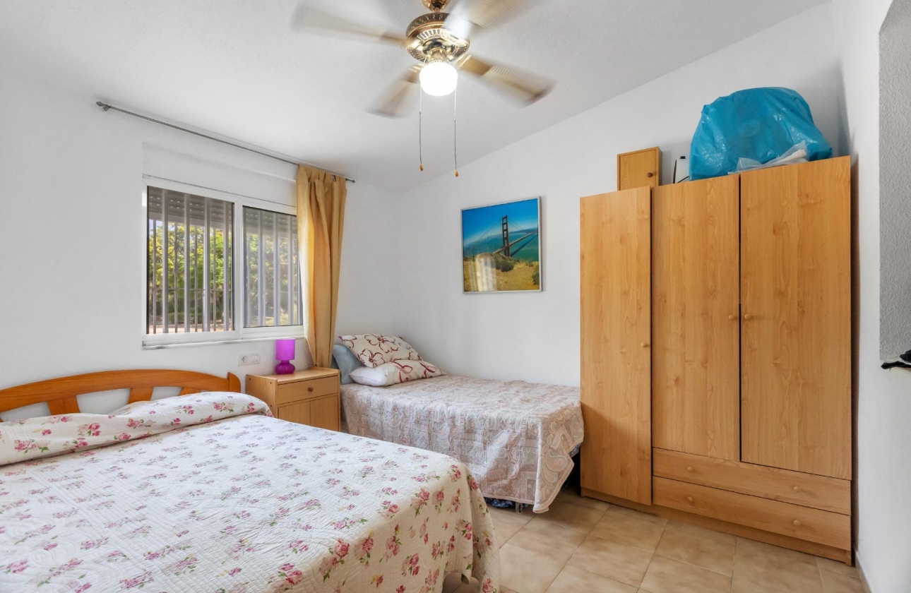 Resale - Bungalow - Torrevieja - Playa De Los Naufragos