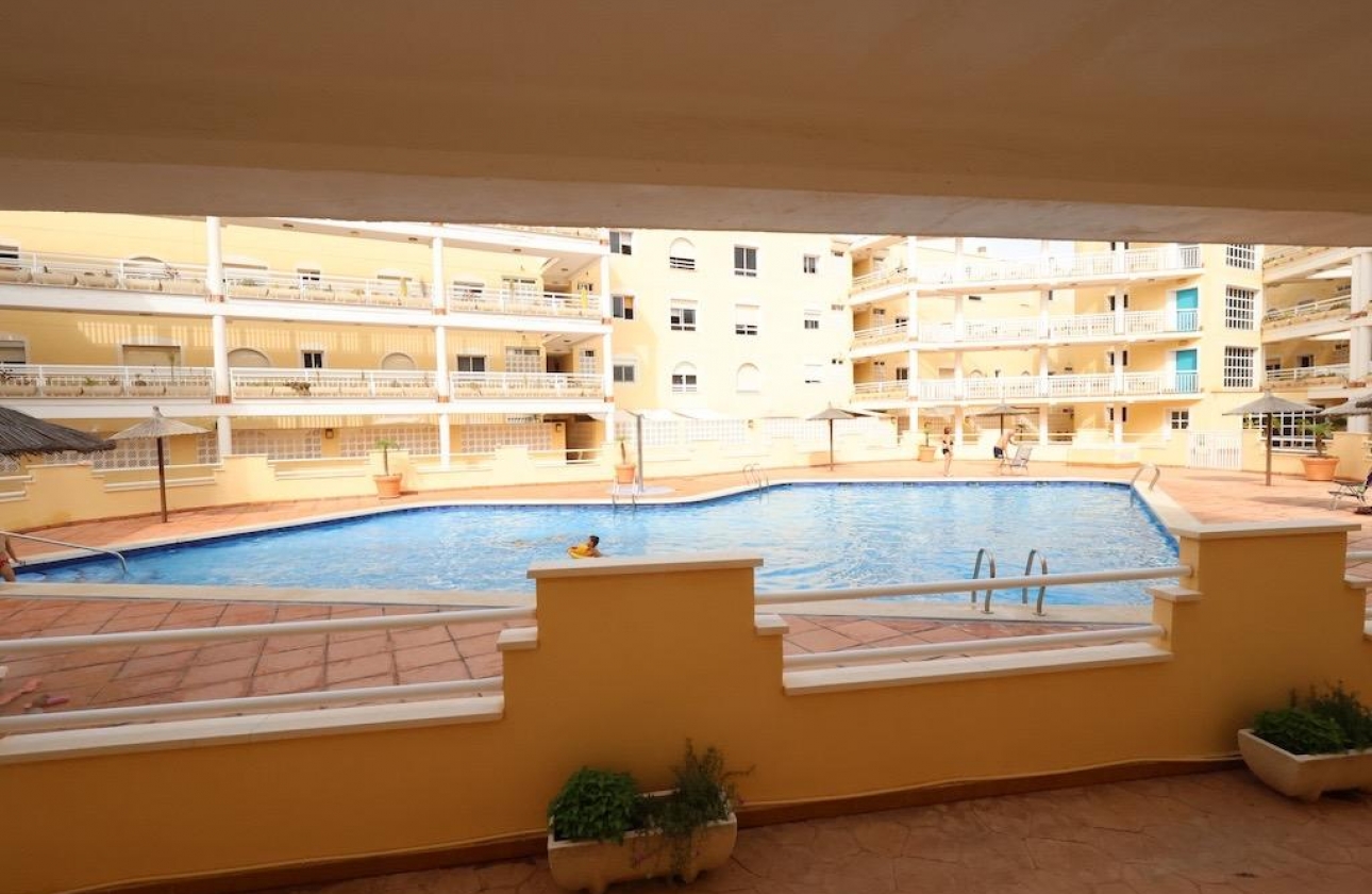 Resale - Apartment - Orihuela Costa - Campoamor