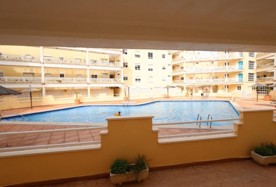 Resale - Apartment - Orihuela Costa - Campoamor