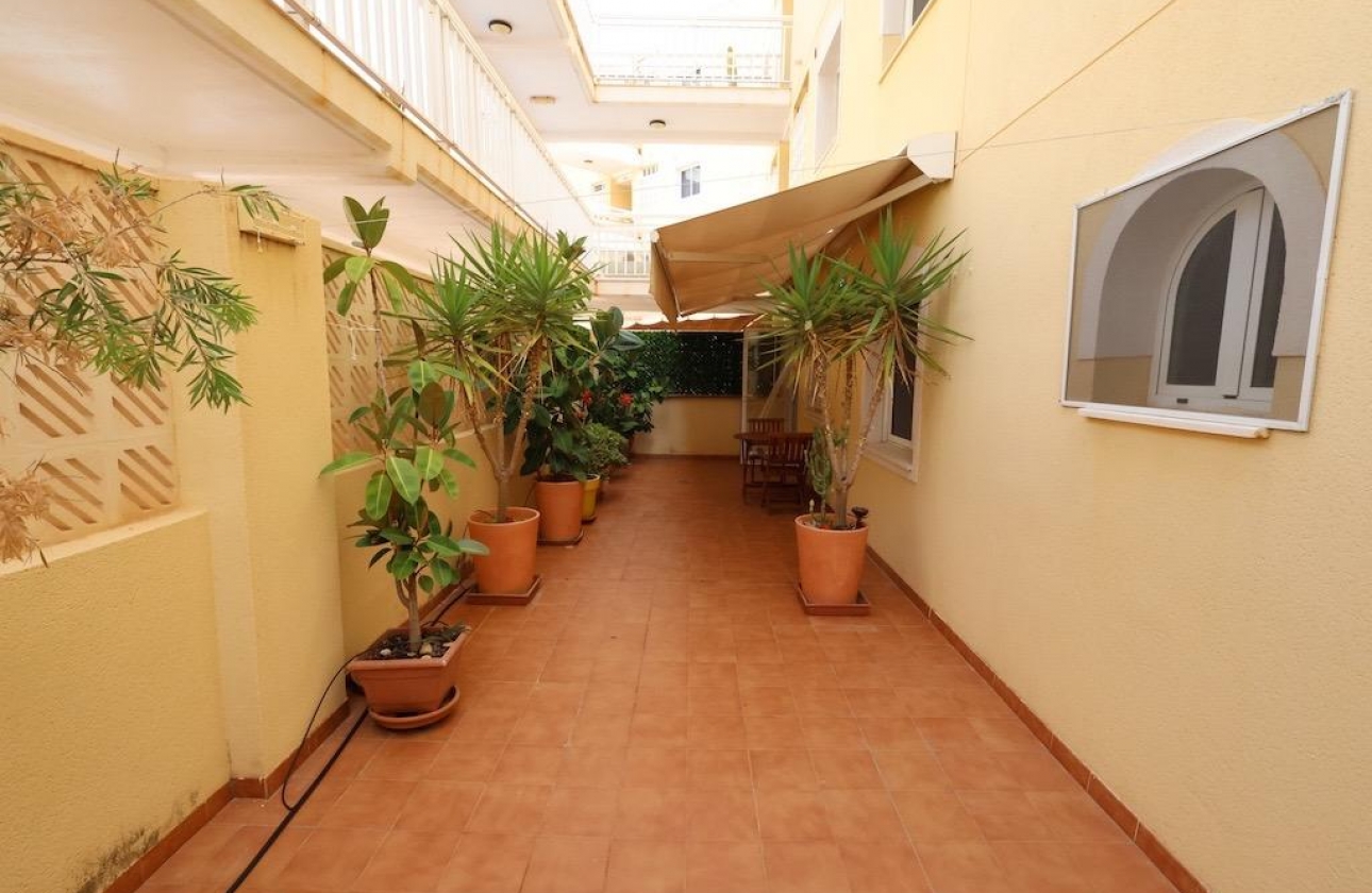 Resale - Apartment - Orihuela Costa - Campoamor