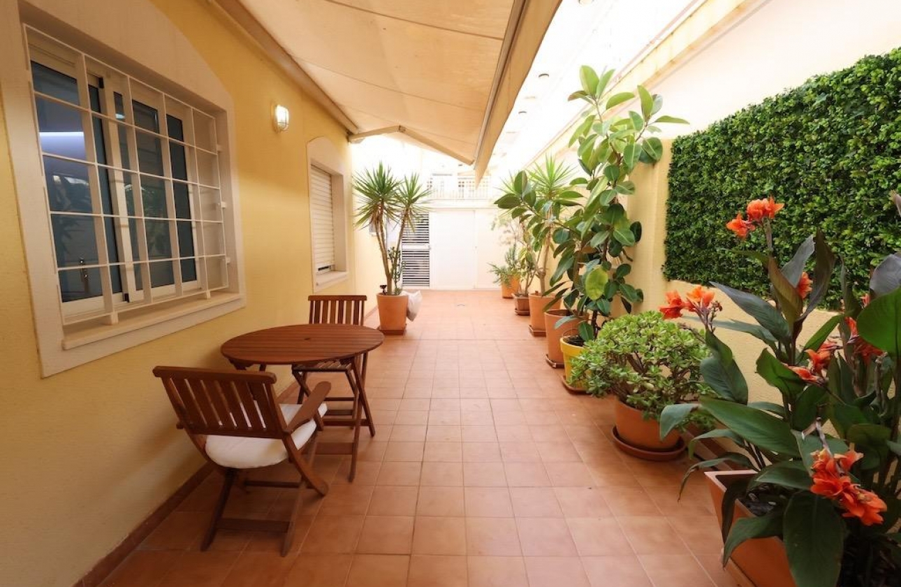 Resale - Apartment - Orihuela Costa - Campoamor