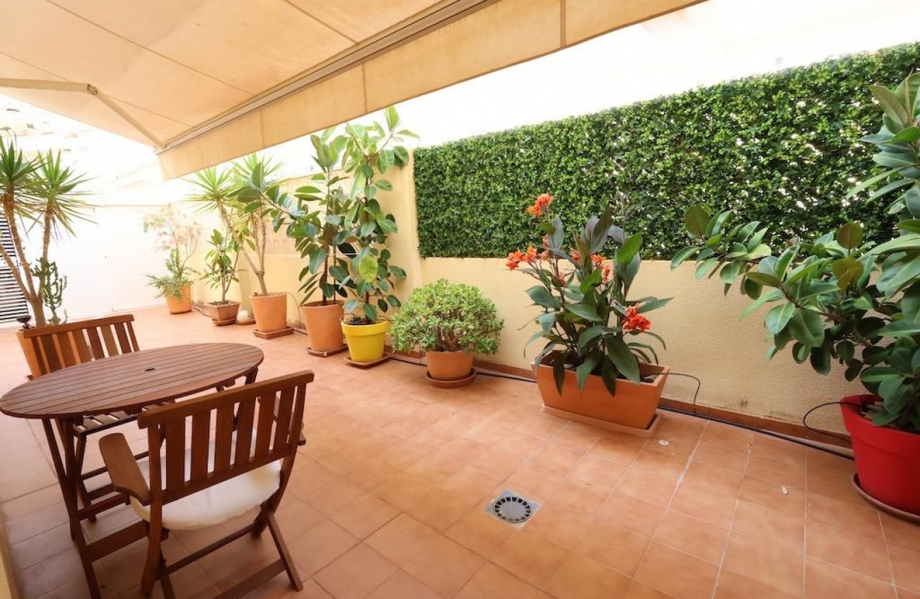 Resale - Apartment - Orihuela Costa - Campoamor