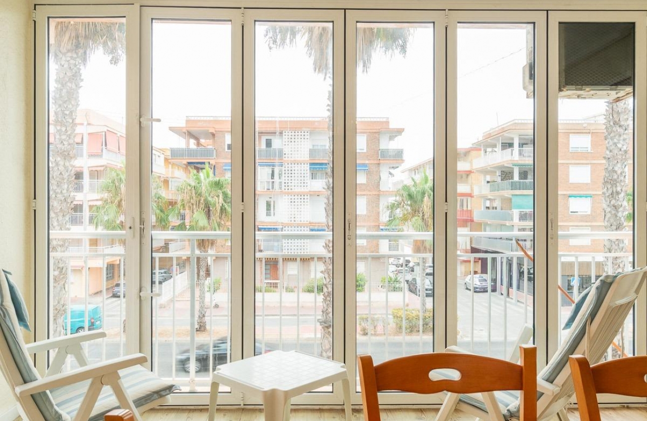 Resale - Apartment - Torrevieja - Playa De Los Naufragos