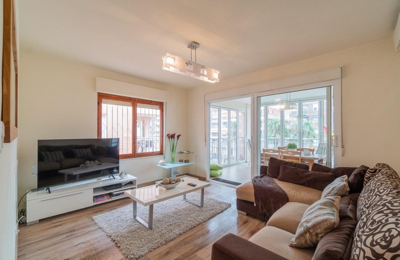 Resale - Apartment - Torrevieja - Playa De Los Naufragos