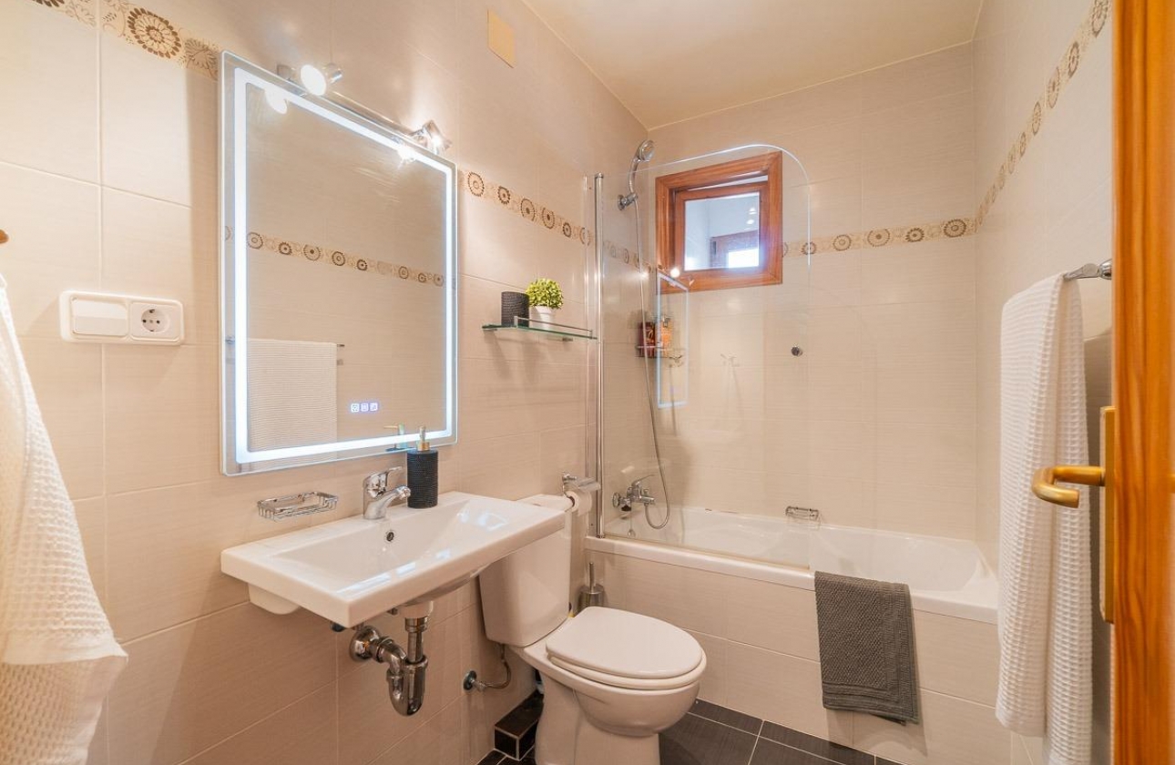 Resale - Apartment - Torrevieja - Playa De Los Naufragos