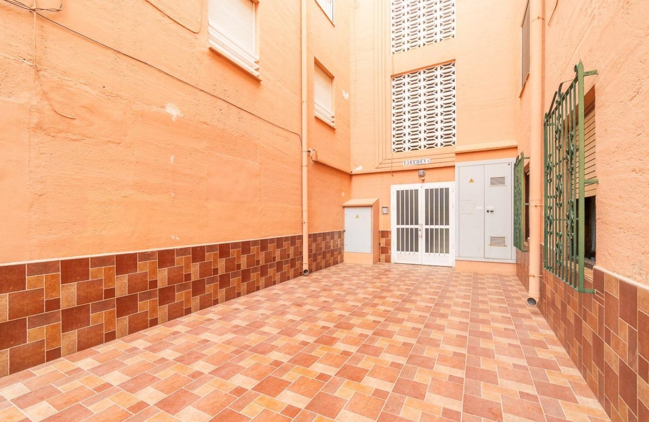 Resale - Apartment - Torrevieja - Playa De Los Naufragos