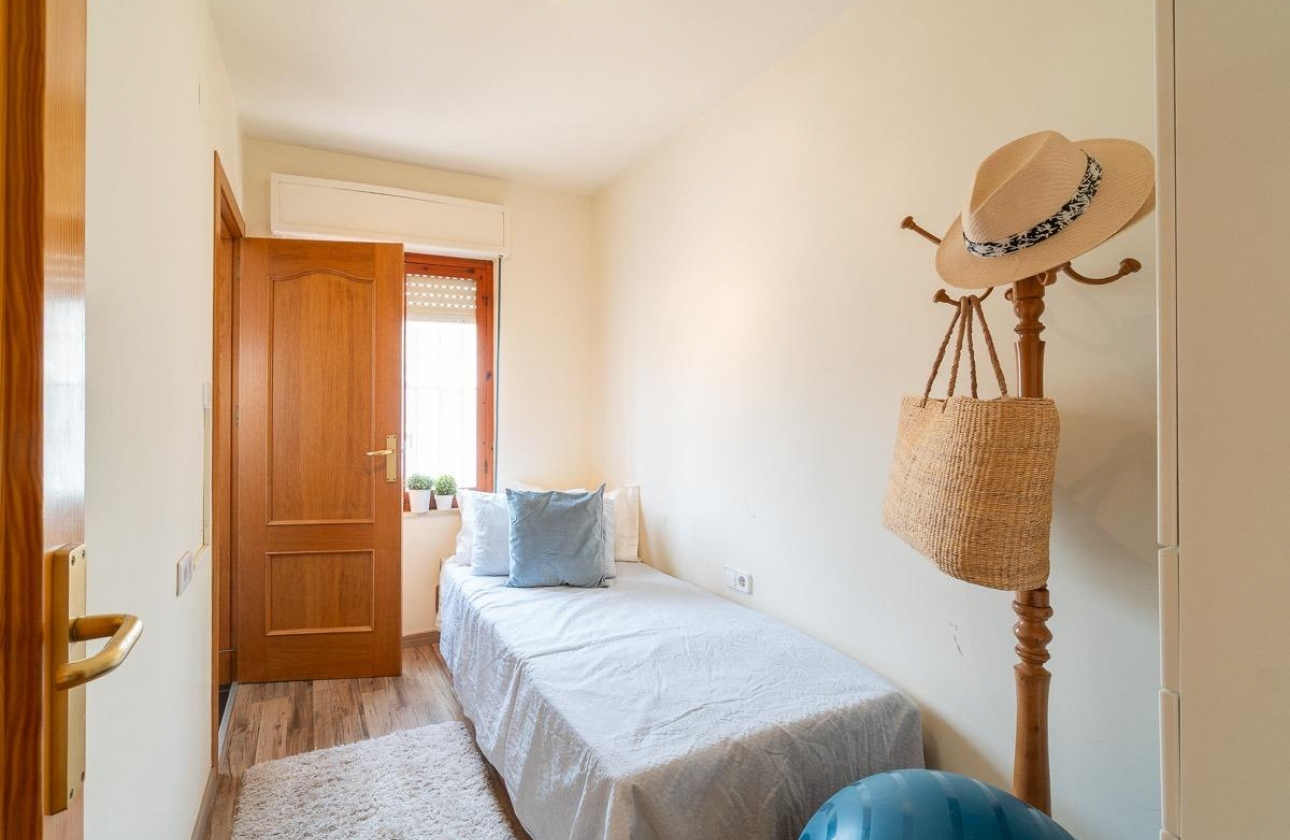 Resale - Apartment - Torrevieja - Playa De Los Naufragos