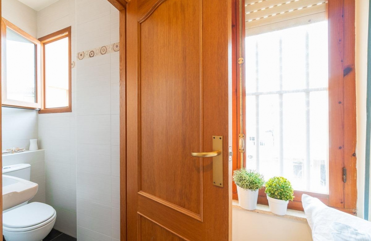 Resale - Apartment - Torrevieja - Playa De Los Naufragos