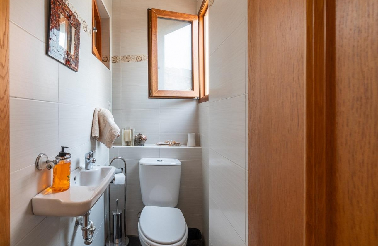 Resale - Apartment - Torrevieja - Playa De Los Naufragos