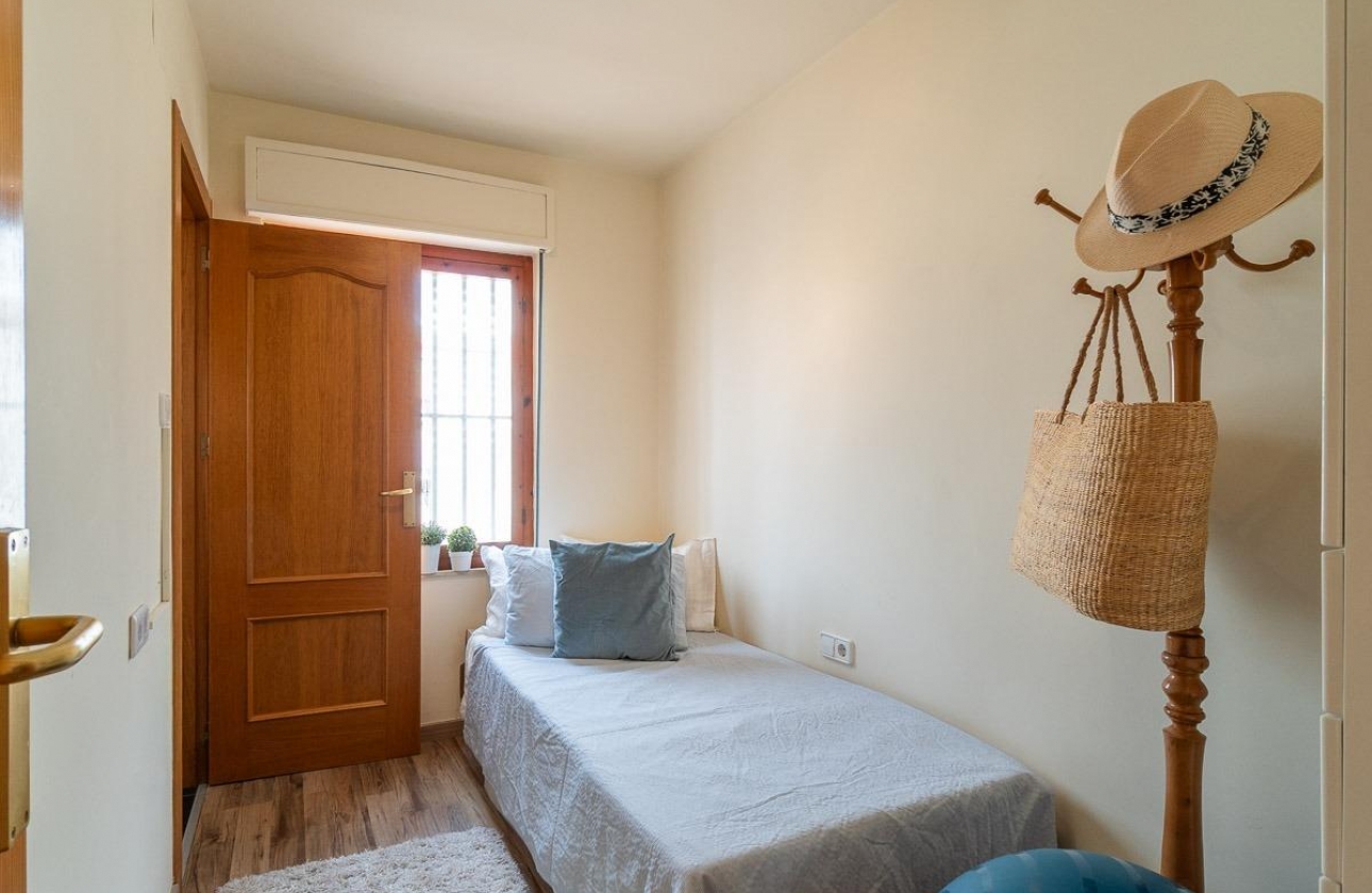 Resale - Apartment - Torrevieja - Playa De Los Naufragos