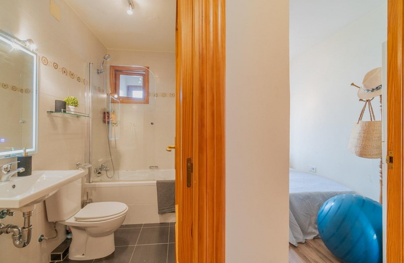 Resale - Apartment - Torrevieja - Playa De Los Naufragos