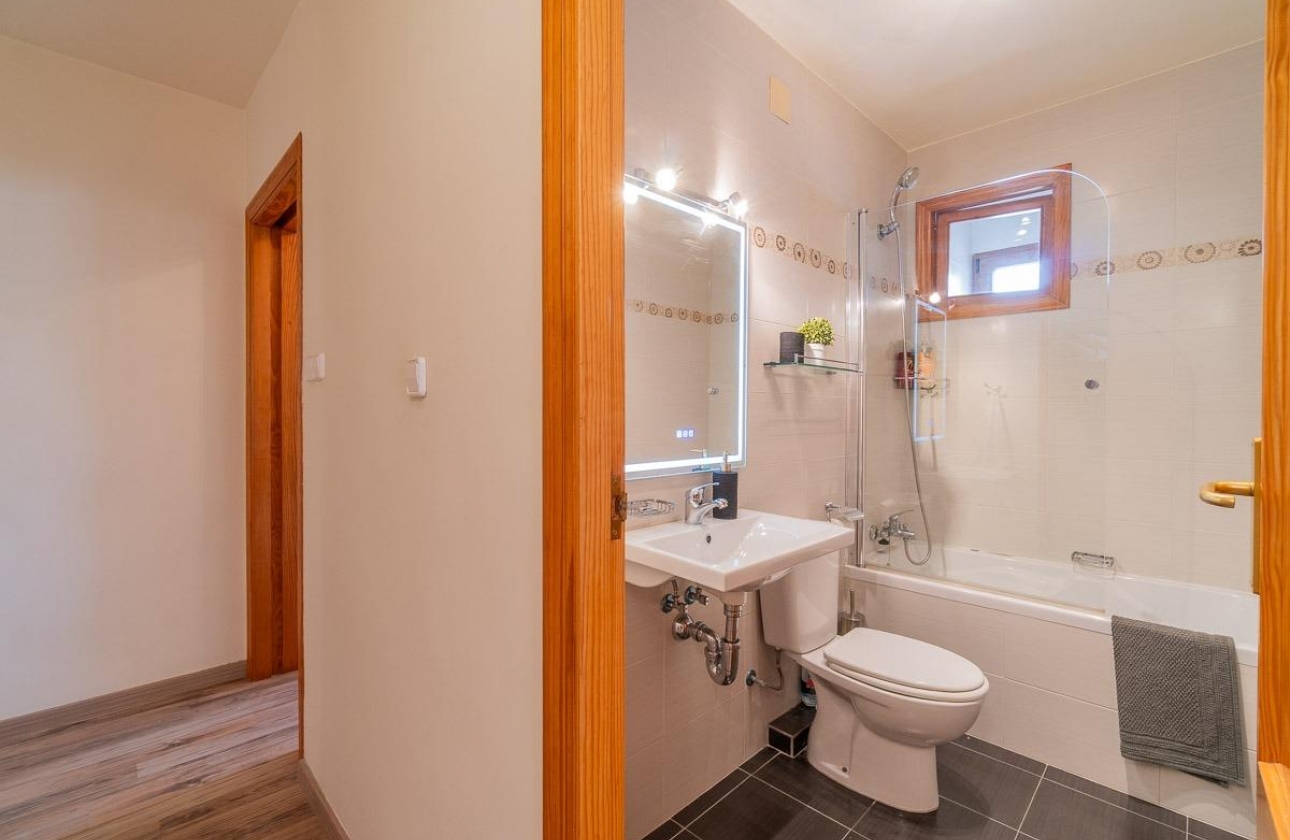 Resale - Apartment - Torrevieja - Playa De Los Naufragos