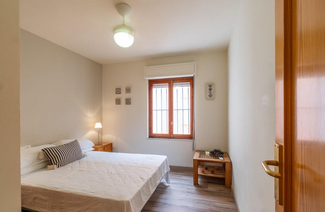 Resale - Apartment - Torrevieja - Playa De Los Naufragos