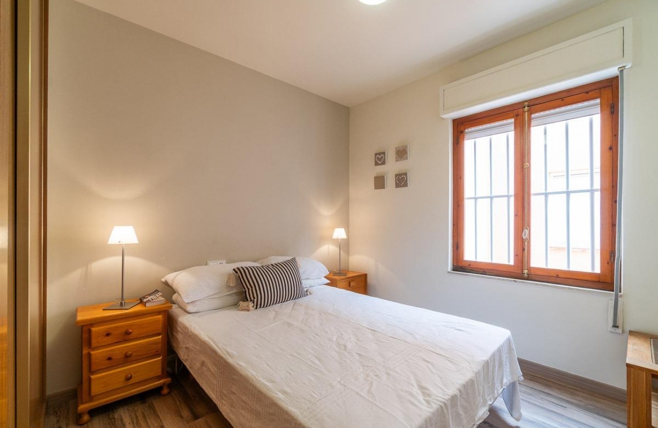 Resale - Apartment - Torrevieja - Playa De Los Naufragos