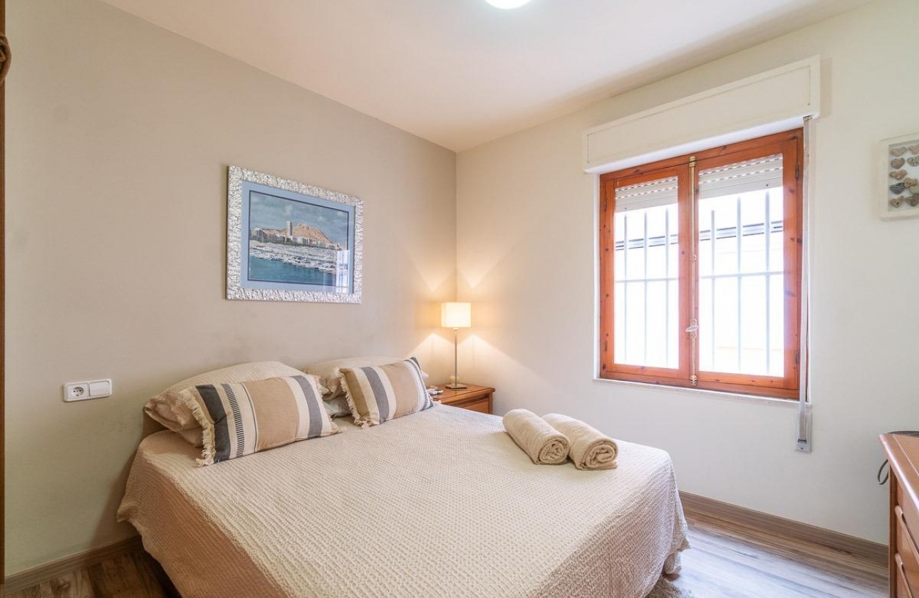 Resale - Apartment - Torrevieja - Playa De Los Naufragos