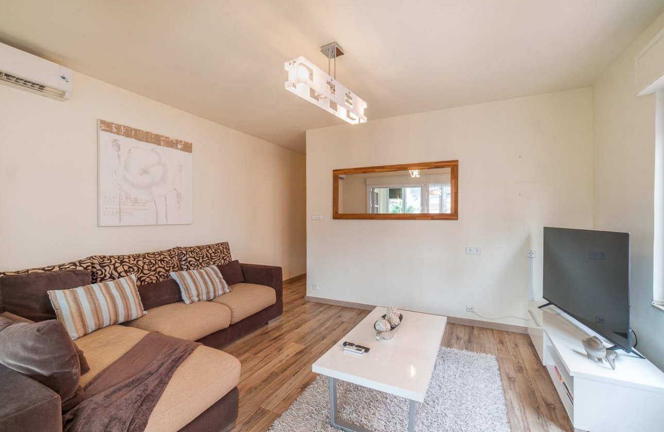 Resale - Apartment - Torrevieja - Playa De Los Naufragos