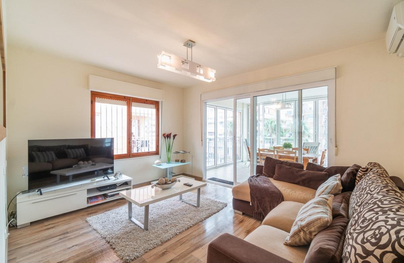 Resale - Apartment - Torrevieja - Playa De Los Naufragos