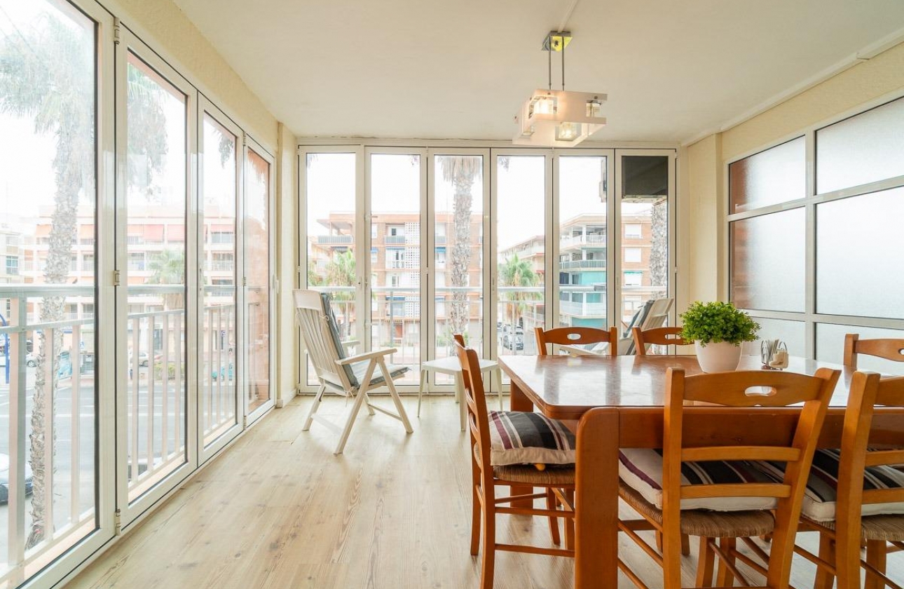Resale - Apartment - Torrevieja - Playa De Los Naufragos