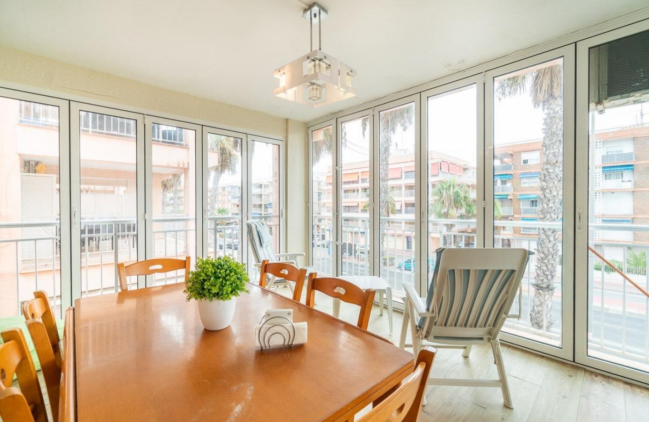 Resale - Apartment - Torrevieja - Playa De Los Naufragos