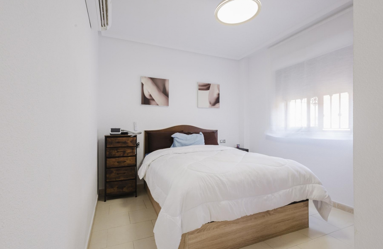 Resale - Terraced house - Torrevieja - Aguas Nuevas