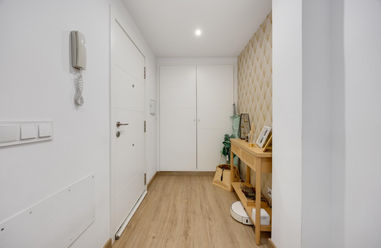 Resale - Apartment - Torrevieja - Playa De Los Naufragos