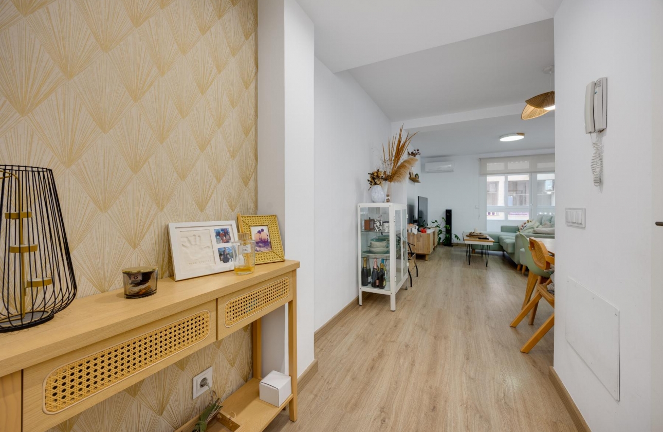Resale - Apartment - Torrevieja - Playa De Los Naufragos