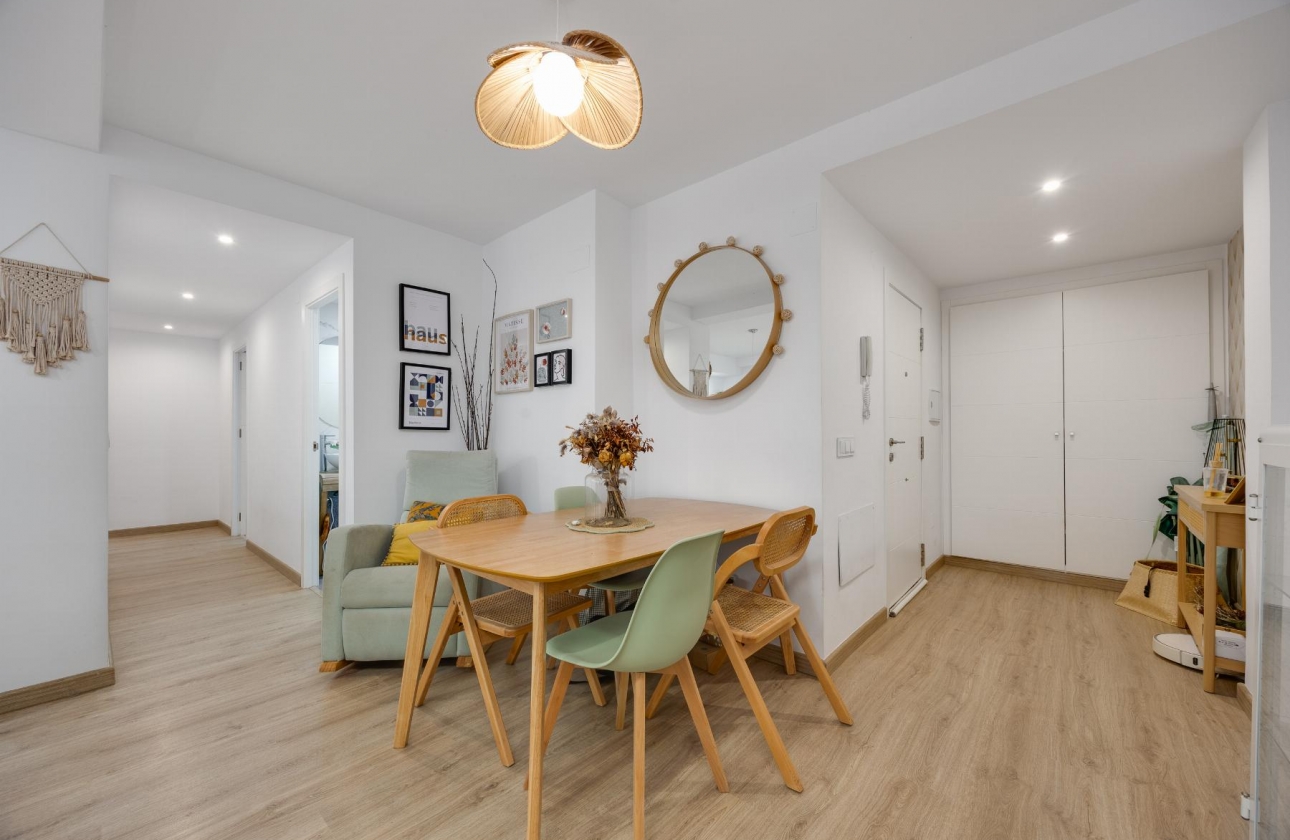 Resale - Apartment - Torrevieja - Playa De Los Naufragos