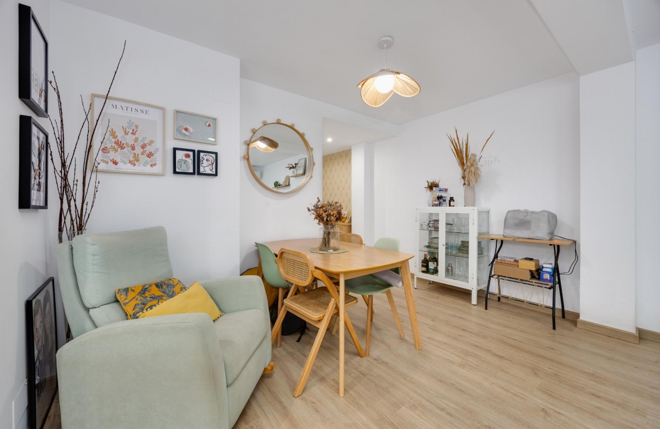 Resale - Apartment - Torrevieja - Playa De Los Naufragos