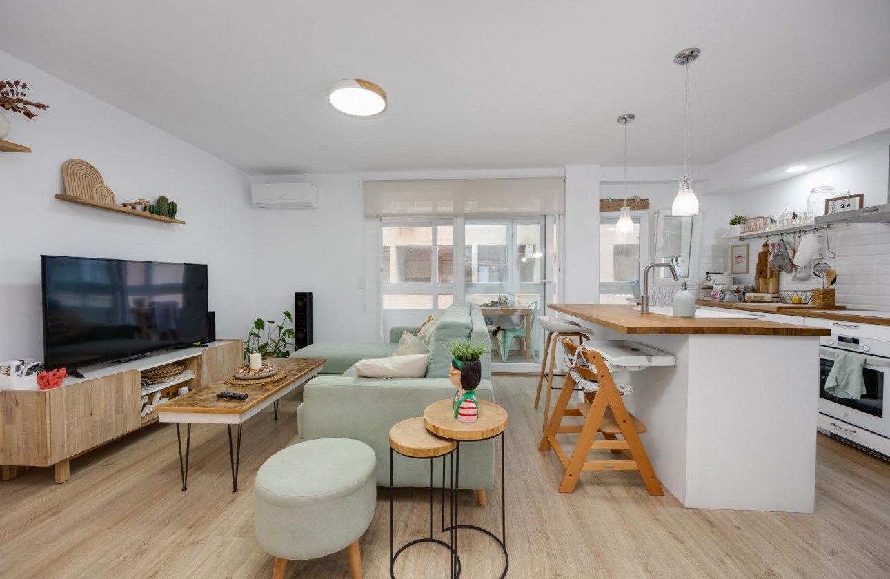 Resale - Apartment - Torrevieja - Playa De Los Naufragos